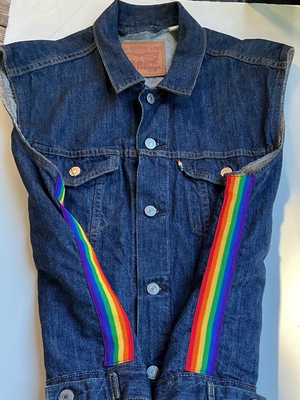 Levi's Pride vest denim vest size M LGBTQ Rainbow Love made in Mexico 🇲🇽